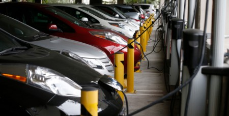 Governo liberaliza carregamento de carros eléctricos e 'ressuscita' projecto de Sócrates 12/08/15